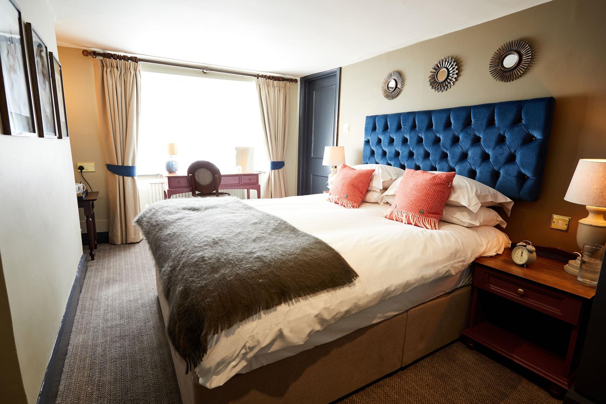 The Fleece At Cirencester Bagian luar foto A bedroom at the hotel