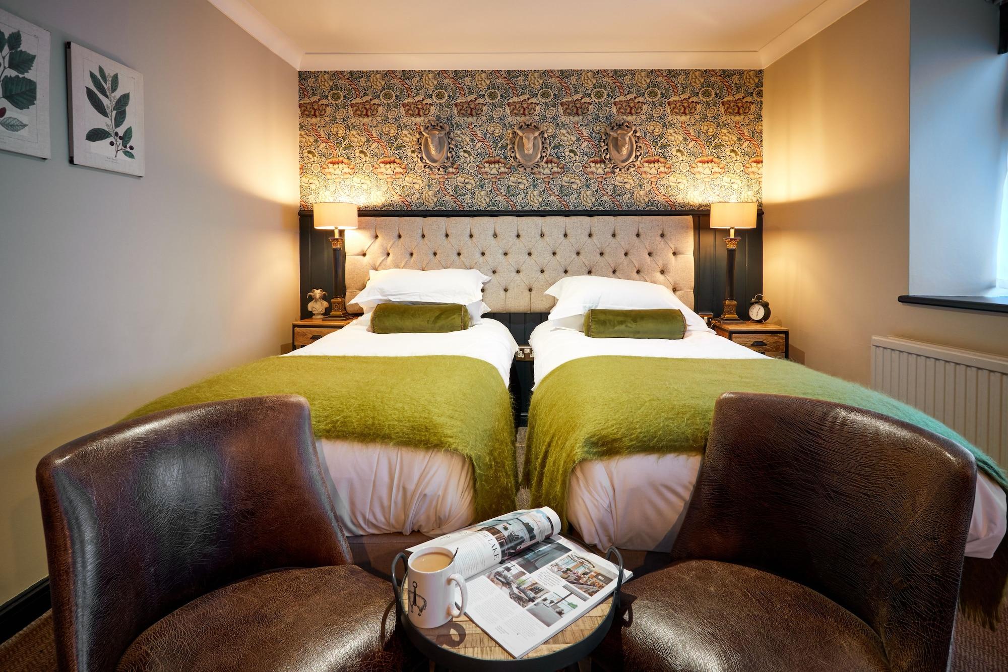 The Fleece At Cirencester Bagian luar foto A room at The Swan