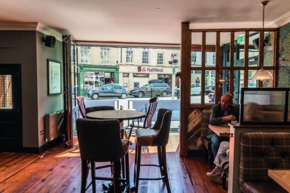 The Fleece At Cirencester Bagian luar foto Interior of the restaurant