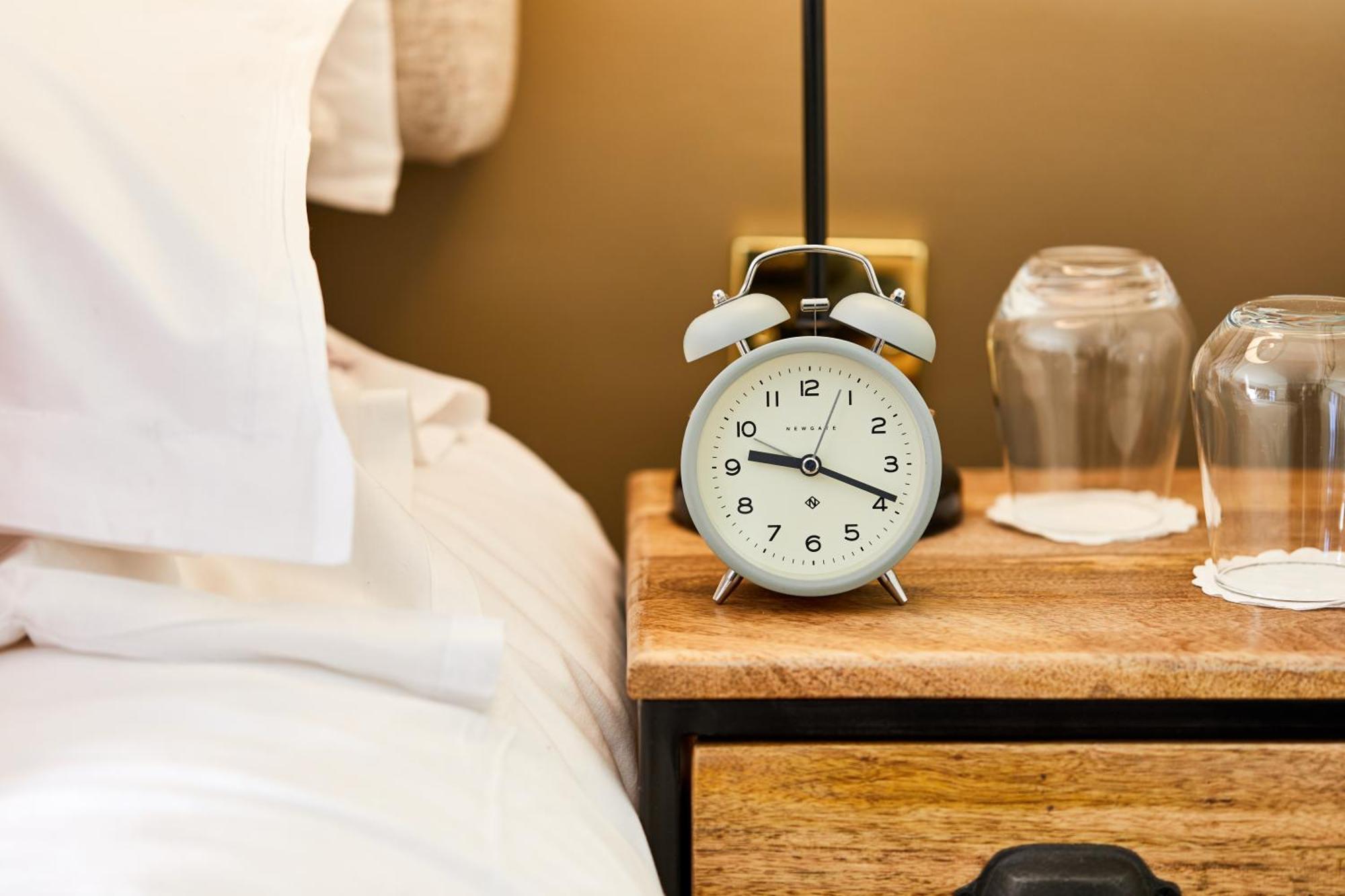 The Fleece At Cirencester Bagian luar foto Alarm clock