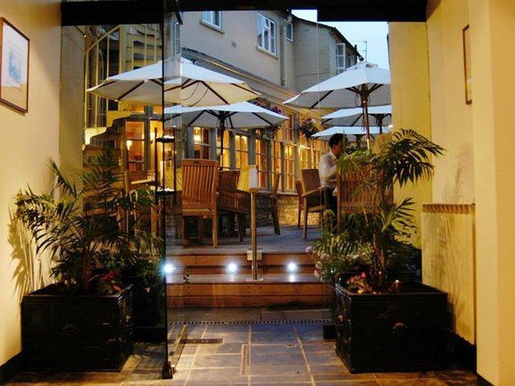 The Fleece At Cirencester Restoran foto The entrance to the restaurant