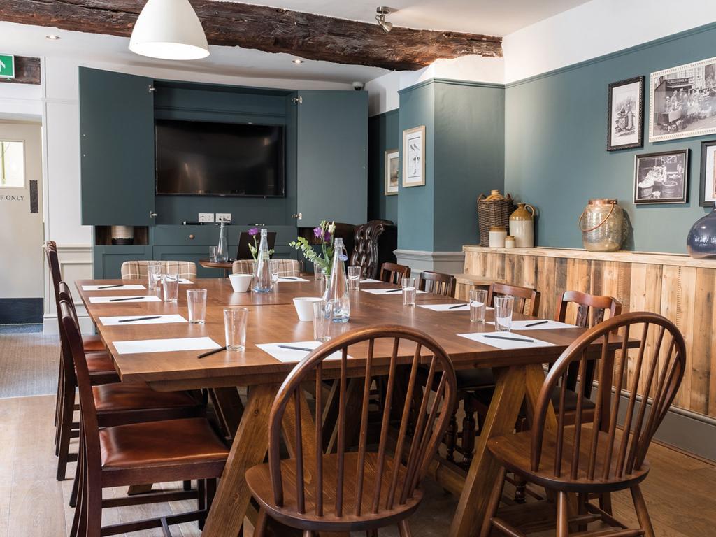 The Fleece At Cirencester Bagian luar foto The dining room at the Old Parsonage