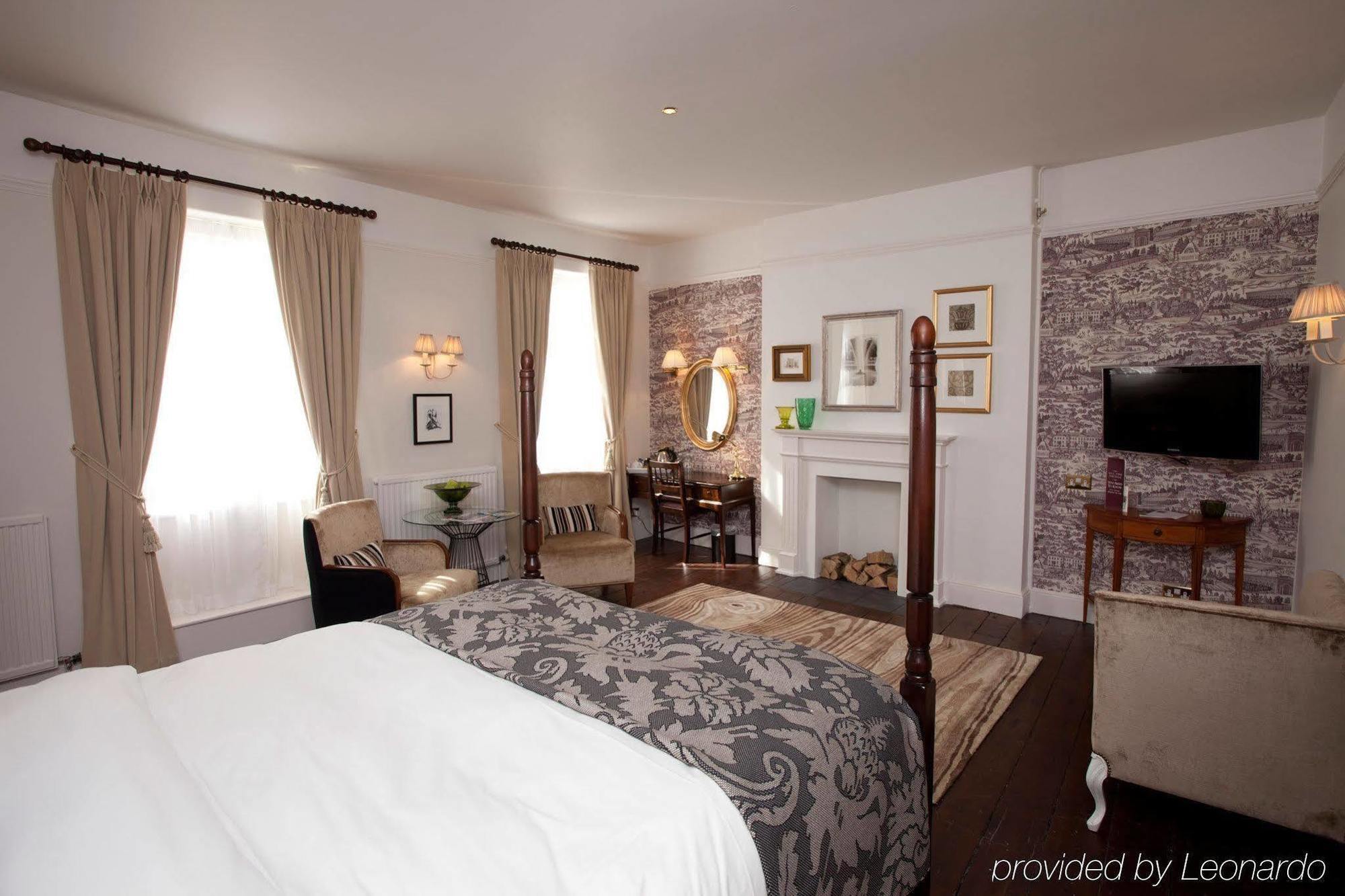 The Fleece At Cirencester Ruang foto A room at the hotel