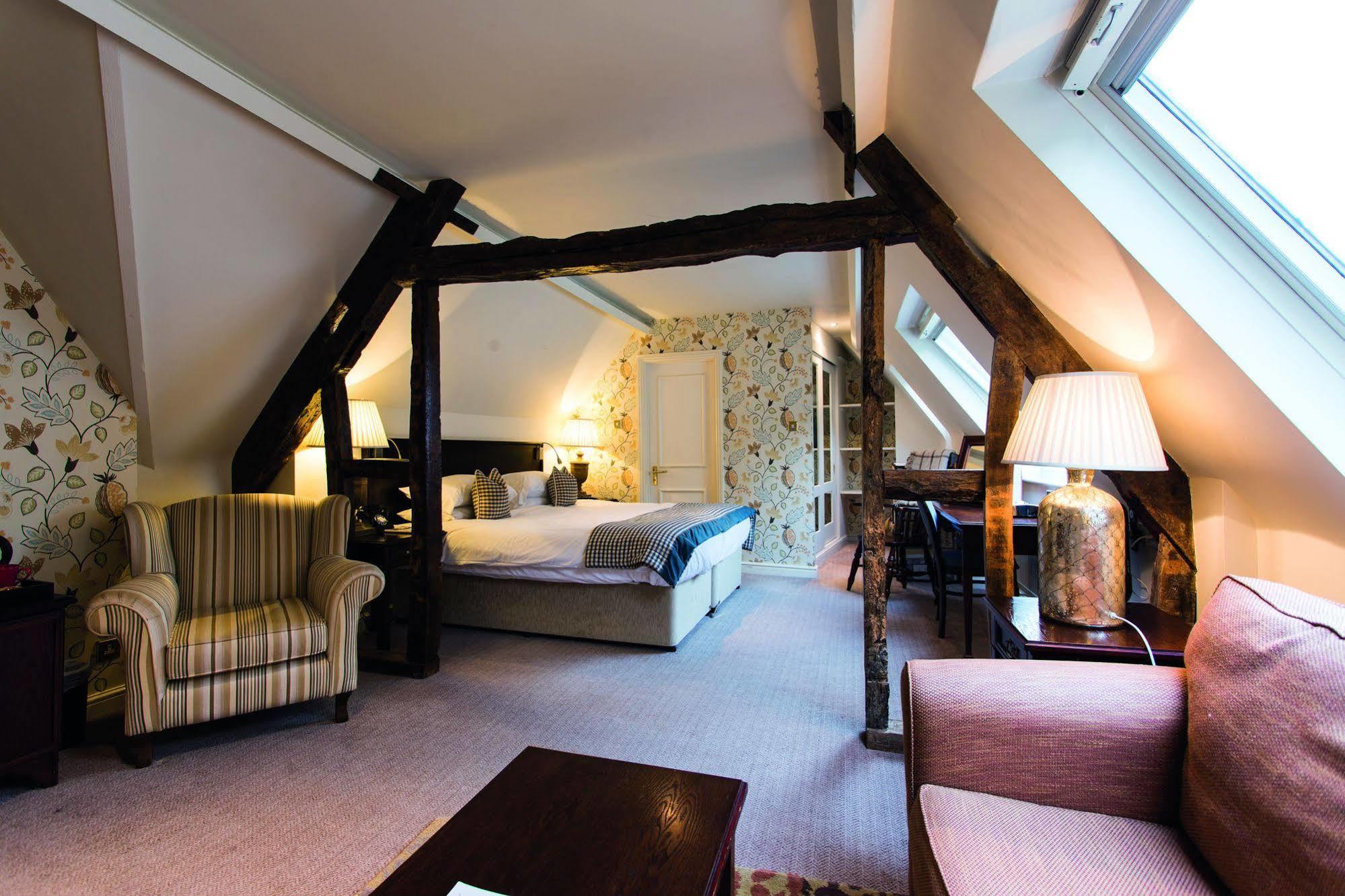 The Fleece At Cirencester Bagian luar foto A suite at the hotel